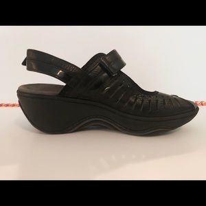 Comfy Black Privo by Clarks Sandals